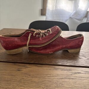 vintage red leather bowling shoes from roughly the 1950s or 1960s Women’s 9